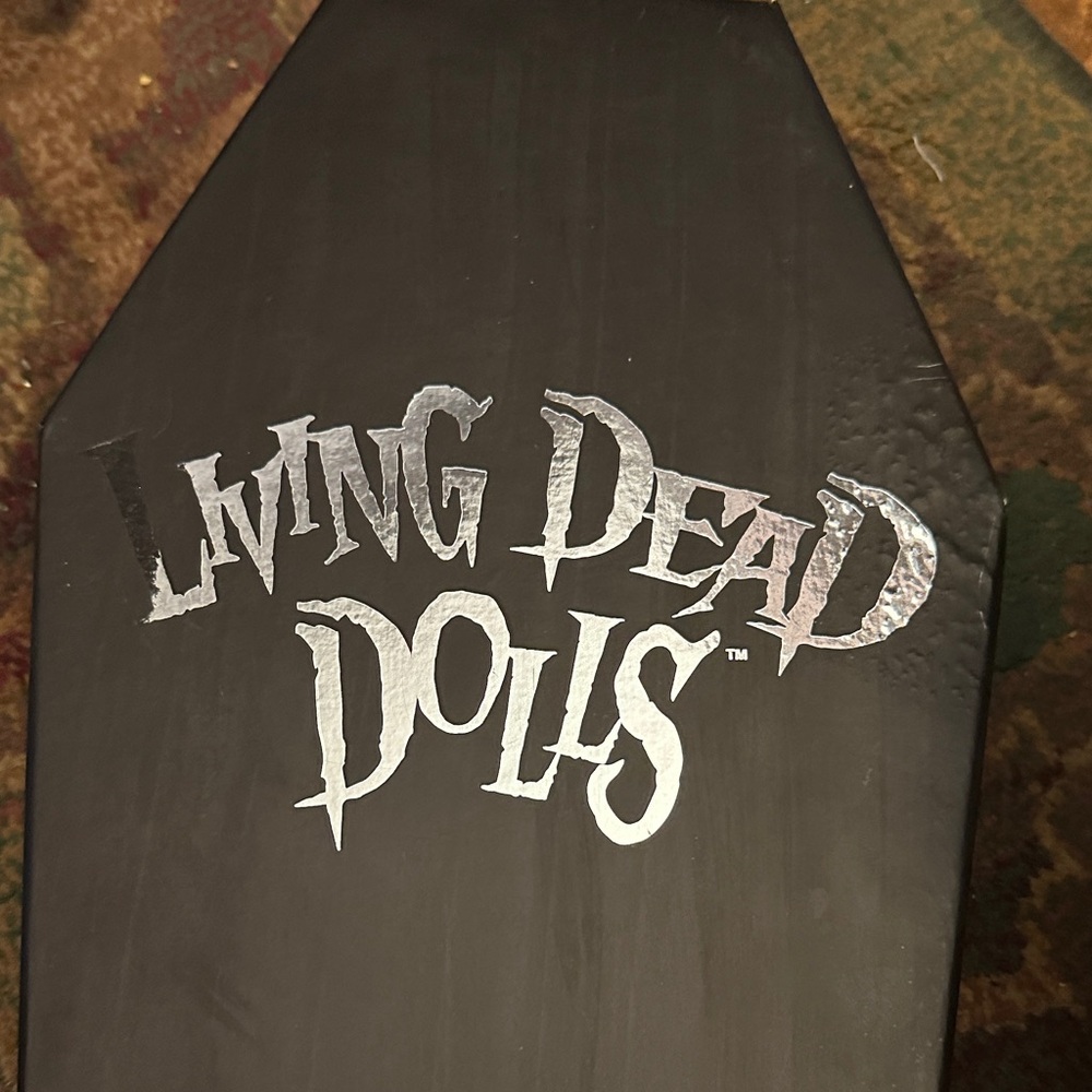 Living Dead Dolls The Vanishing Hitchhiker - Picture 6 of 8